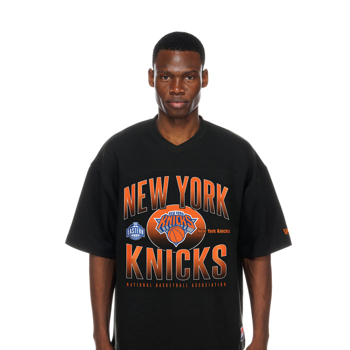New Era Knicks Throwback Collection Boxy Graphic V-neck Tee - Image 3