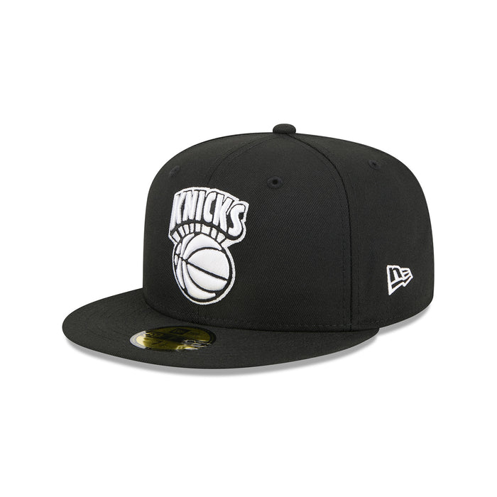New Era Knicks HWC Black and White 5950 Fitted Hat - Image 2