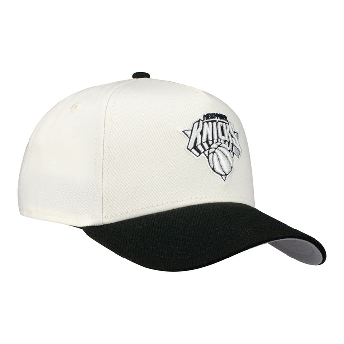 New Era Knicks Chrome White/Black Logo 940 A-Frame Snapback - Image 2